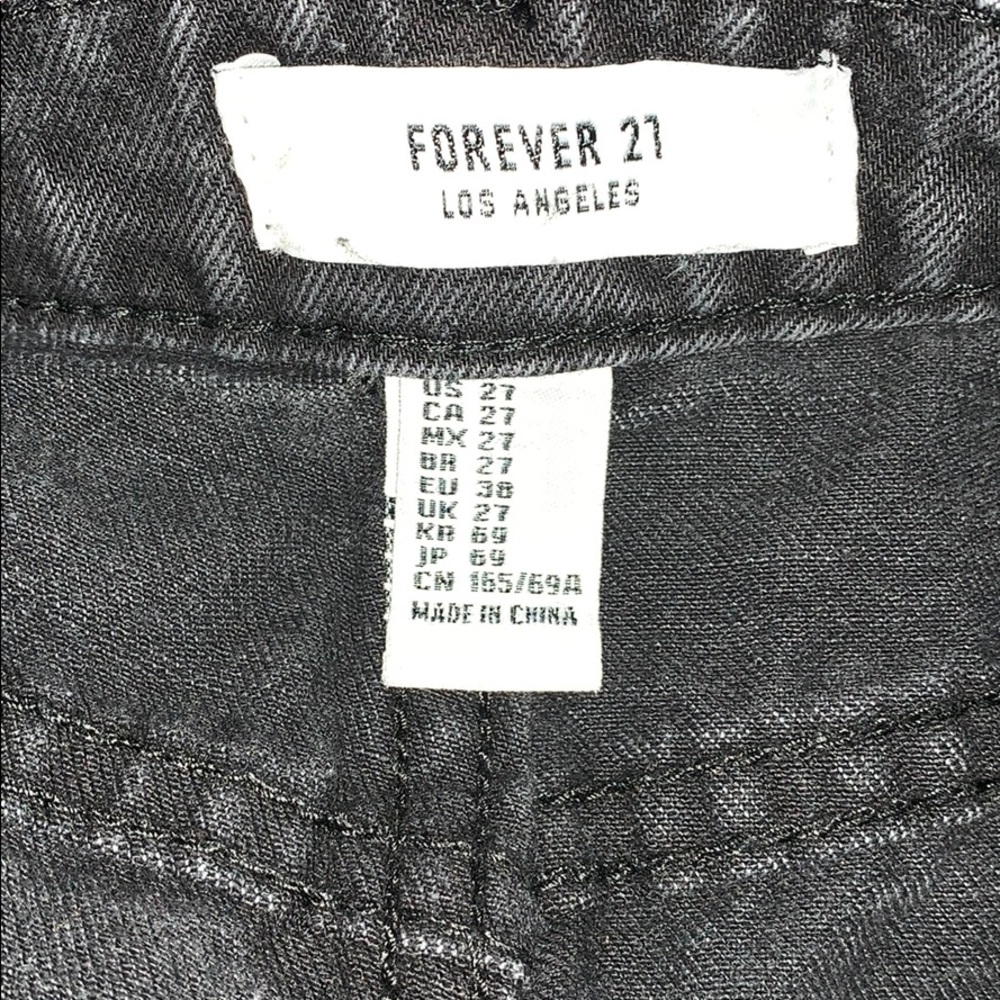 FOREVER21 Black denim shorts sized 27(M) 🖤❤️💛 - Picture 3 of 6